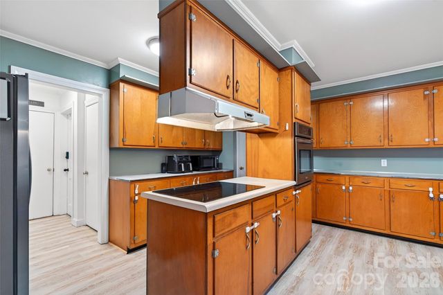 5395 NC 226 S Road S, Marion, NC 28752