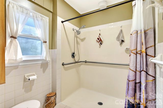 5395 NC 226 S Road S, Marion, NC 28752