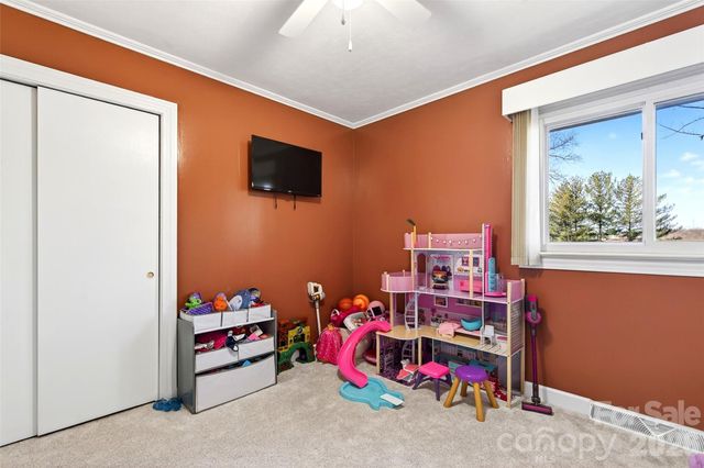 5395 NC 226 S Road S, Marion, NC 28752