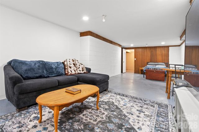 5395 NC 226 S Road S, Marion, NC 28752