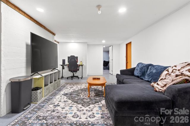 5395 NC 226 S Road S, Marion, NC 28752