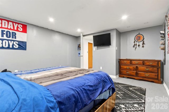 5395 NC 226 S Road S, Marion, NC 28752