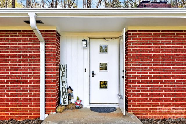 5395 NC 226 S Road S, Marion, NC 28752