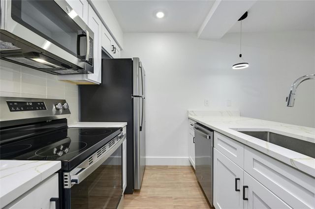 202 E 45th ST 103, Austin, TX 78751