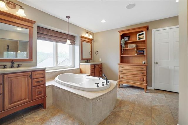 5601 W 181st Street, Stilwell, KS 66085
