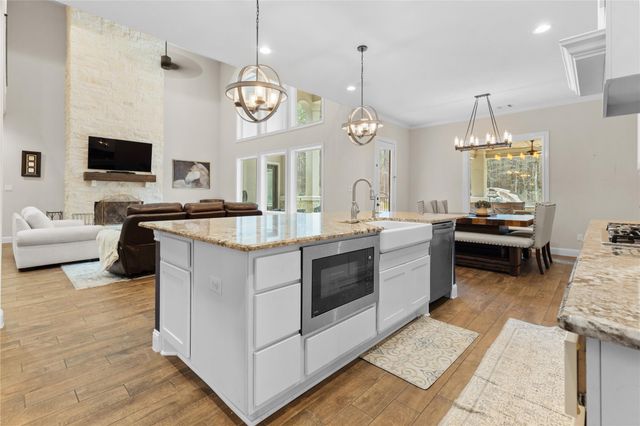 141 Sundog Road, Huntsville, TX 77340