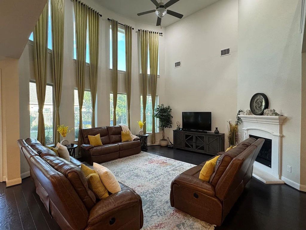 735 Expedition WAY, Round Rock, TX 78665