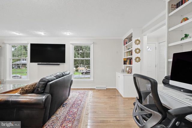 8629 CURTIS AVE, Alexandria, VA 22309