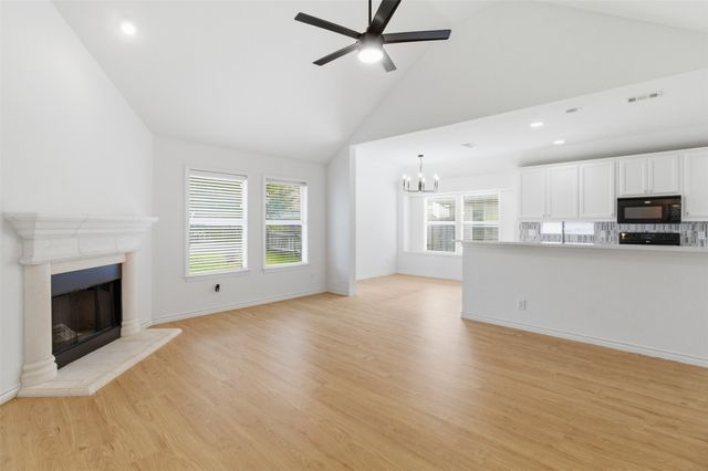 924 Bowie Drive, Lavon, TX 75166