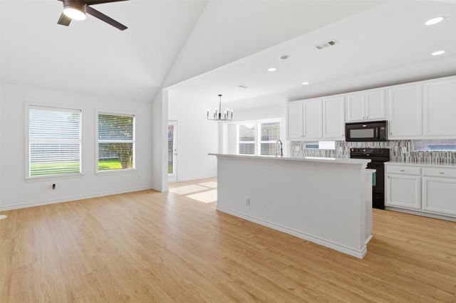 924 Bowie Drive, Lavon, TX 75166