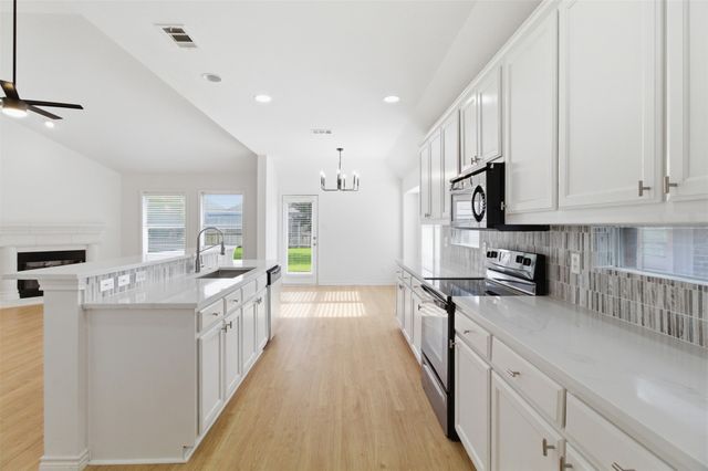 924 Bowie Drive, Lavon, TX 75166