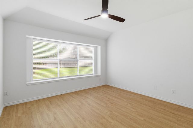 924 Bowie Drive, Lavon, TX 75166