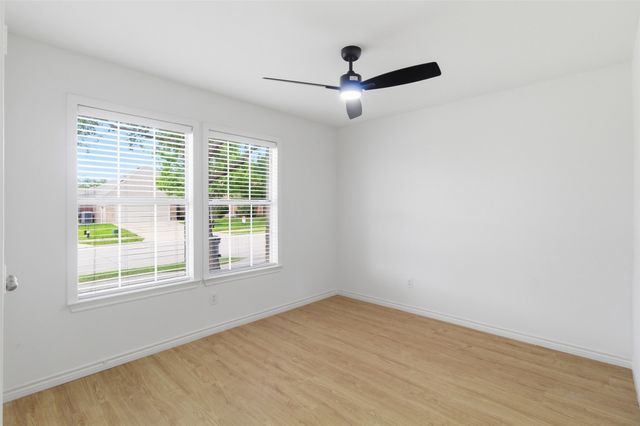 924 Bowie Drive, Lavon, TX 75166