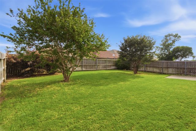 924 Bowie Drive, Lavon, TX 75166