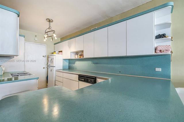 100 Lincoln Rd 502, Miami Beach, FL 33139