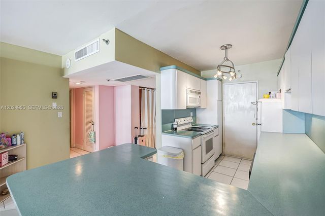 100 Lincoln Rd 502, Miami Beach, FL 33139
