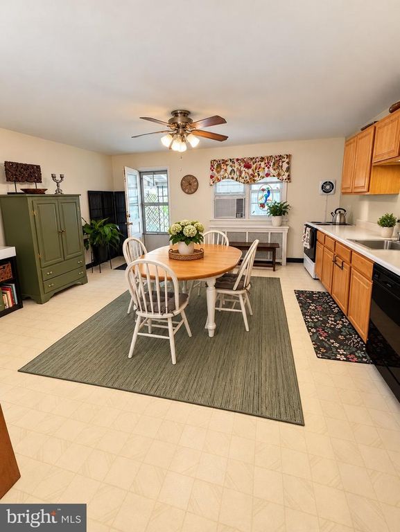 107 MAPLE ST, CONSHOHOCKEN, PA 19428 — photo 3