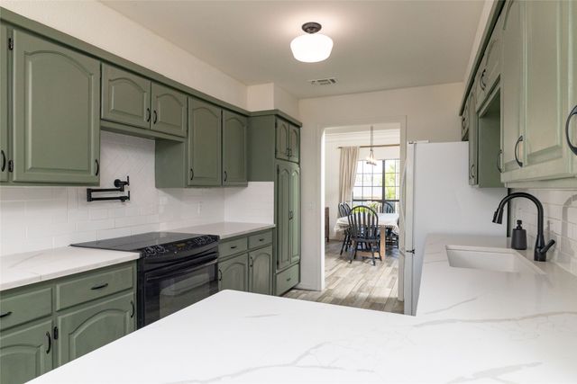 413 W Park Avenue, Weatherford, TX 76086