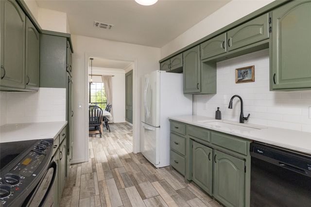 413 W Park Avenue, Weatherford, TX 76086