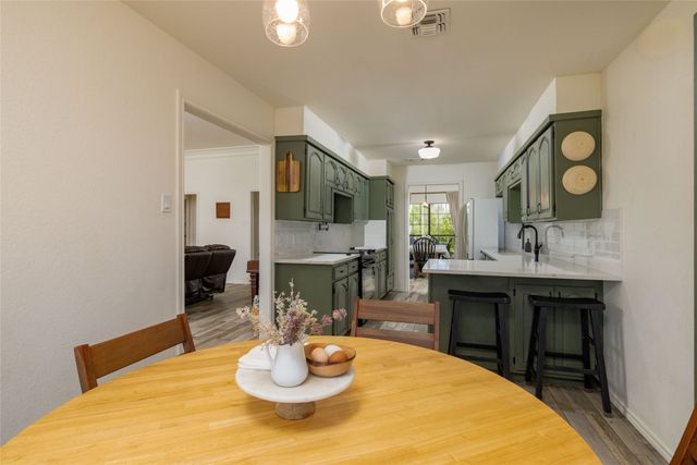 413 W Park Avenue, Weatherford, TX 76086