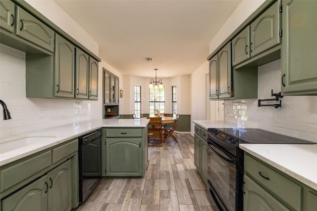 413 W Park Avenue, Weatherford, TX 76086