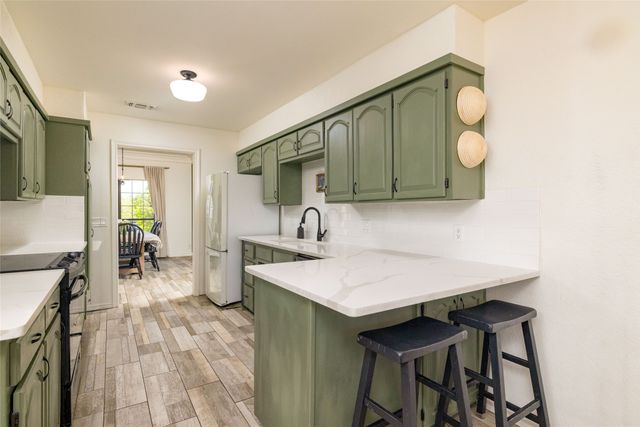 413 W Park Avenue, Weatherford, TX 76086