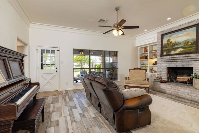 413 W Park Avenue, Weatherford, TX 76086