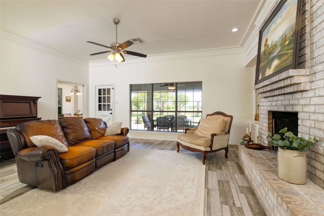 413 W Park Avenue, Weatherford, TX 76086