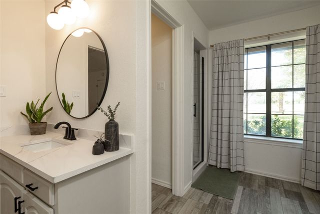 413 W Park Avenue, Weatherford, TX 76086