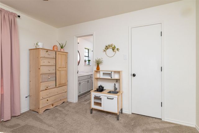 413 W Park Avenue, Weatherford, TX 76086