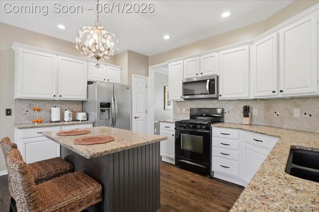 48606 Greenwich Circle, Canton Charter Township, MI 48188