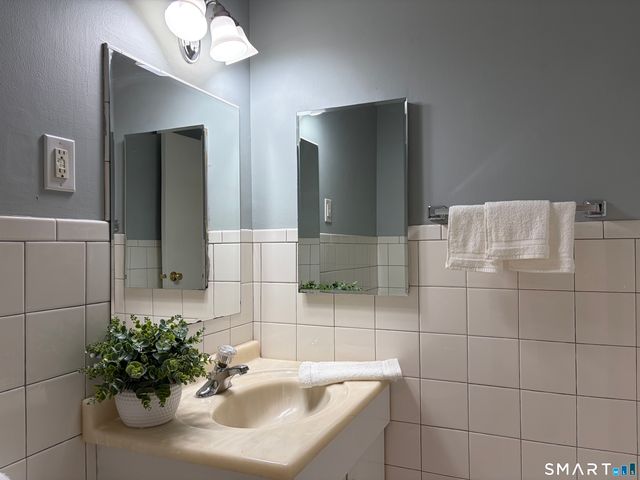 1070 New Haven Avenue 70, Milford, CT 06460