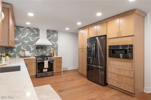 24270 Hermitage Road, Shaker Heights, OH 44122