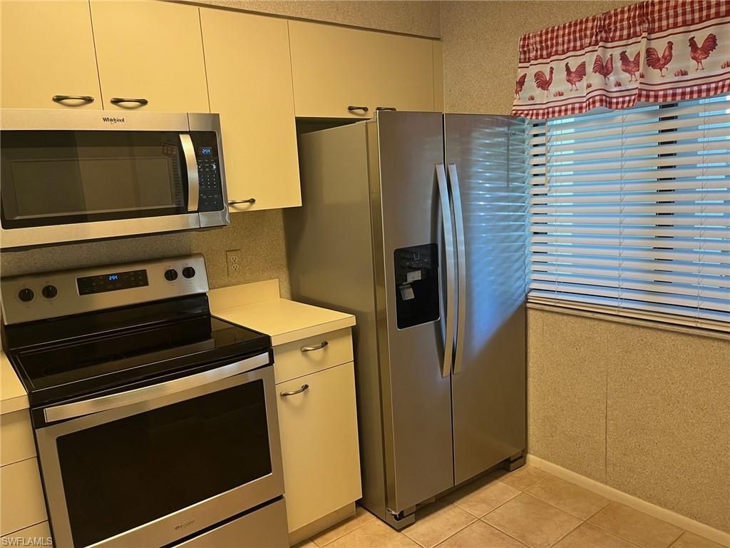 7406 Lake Breeze DR 118, FORT MYERS, FL 33907 — photo 2