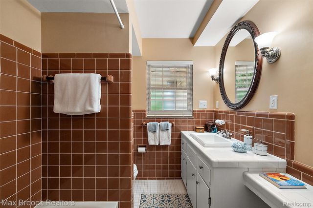 18408 Beverly Road, Beverly Hills Village, MI 48025