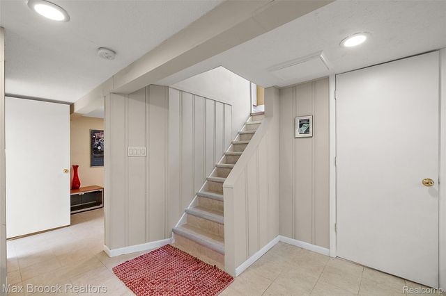 18408 Beverly Road, Beverly Hills Village, MI 48025