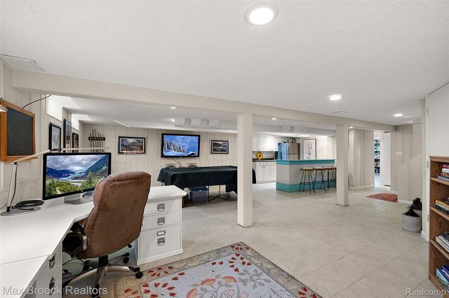 18408 Beverly Road, Beverly Hills Village, MI 48025