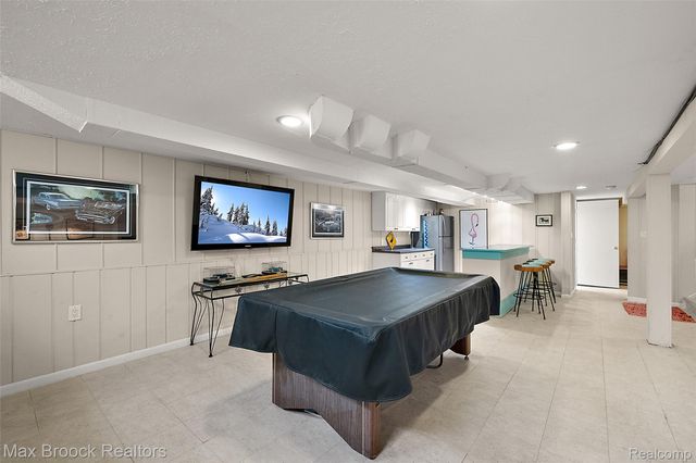 18408 Beverly Road, Beverly Hills Village, MI 48025