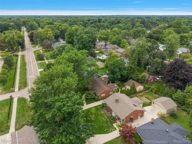 18408 Beverly Road, Beverly Hills Village, MI 48025