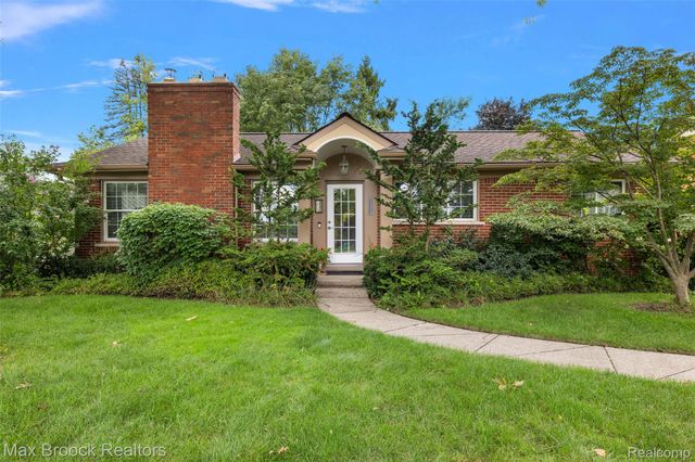 18408 Beverly Road, Beverly Hills Village, MI 48025