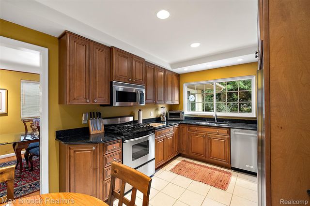 18408 Beverly Road, Beverly Hills Village, MI 48025