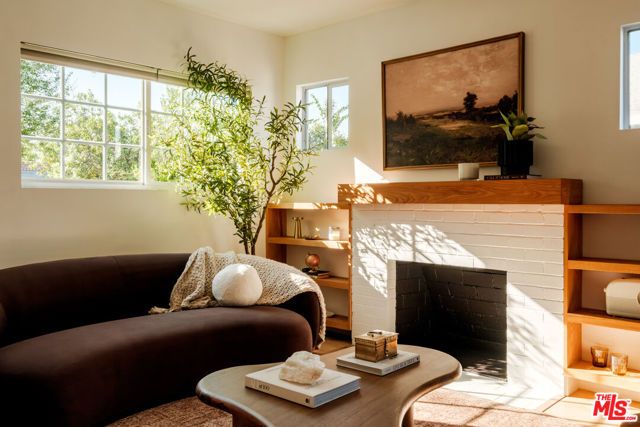 5922 4th Avenue, Los Angeles, CA 90043