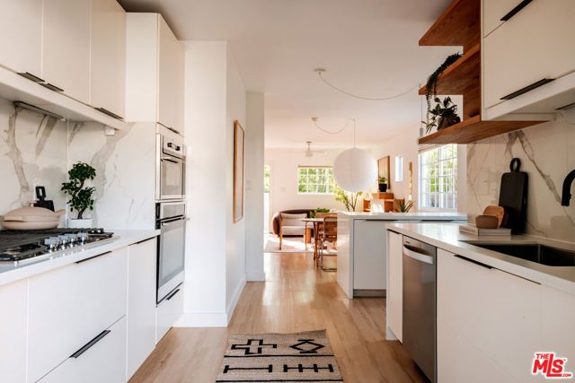 5922 4th Avenue, Los Angeles, CA 90043