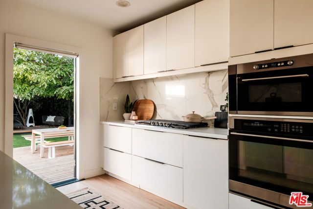 5922 4th Avenue, Los Angeles, CA 90043