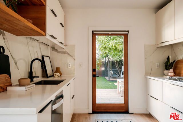 5922 4th Avenue, Los Angeles, CA 90043