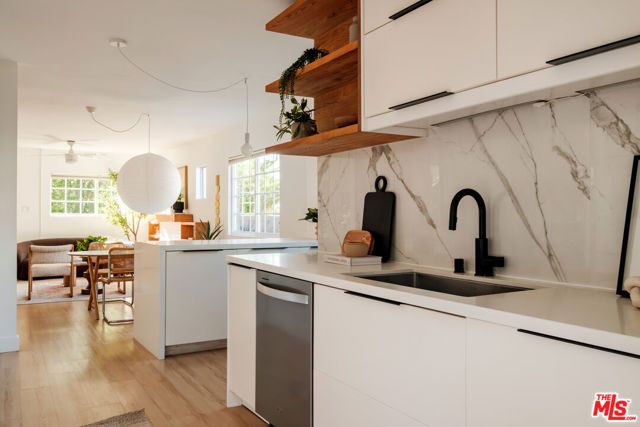 5922 4th Avenue, Los Angeles, CA 90043