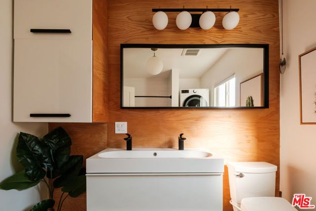 5922 4th Avenue, Los Angeles, CA 90043