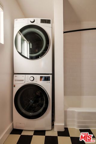 5922 4th Avenue, Los Angeles, CA 90043