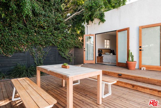 5922 4th Avenue, Los Angeles, CA 90043