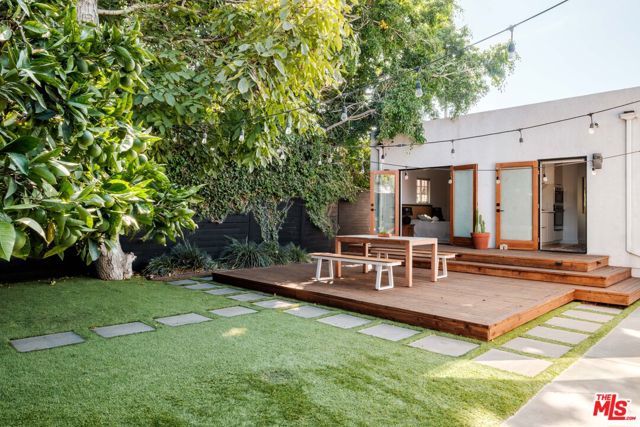 5922 4th Avenue, Los Angeles, CA 90043